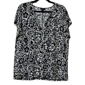 Ann Taylor Factory size L black floral print short sleeve  v neck top